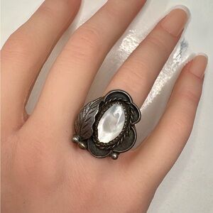 Navajo Gorgeous MOP sterling silver signed vintage ring